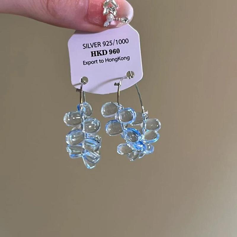 

Лед сквозь зеленые стеклянные серьги с бусинами, милый темперамент, маленькие и свежие серьги, универсальные нишевые серьги высокого класса