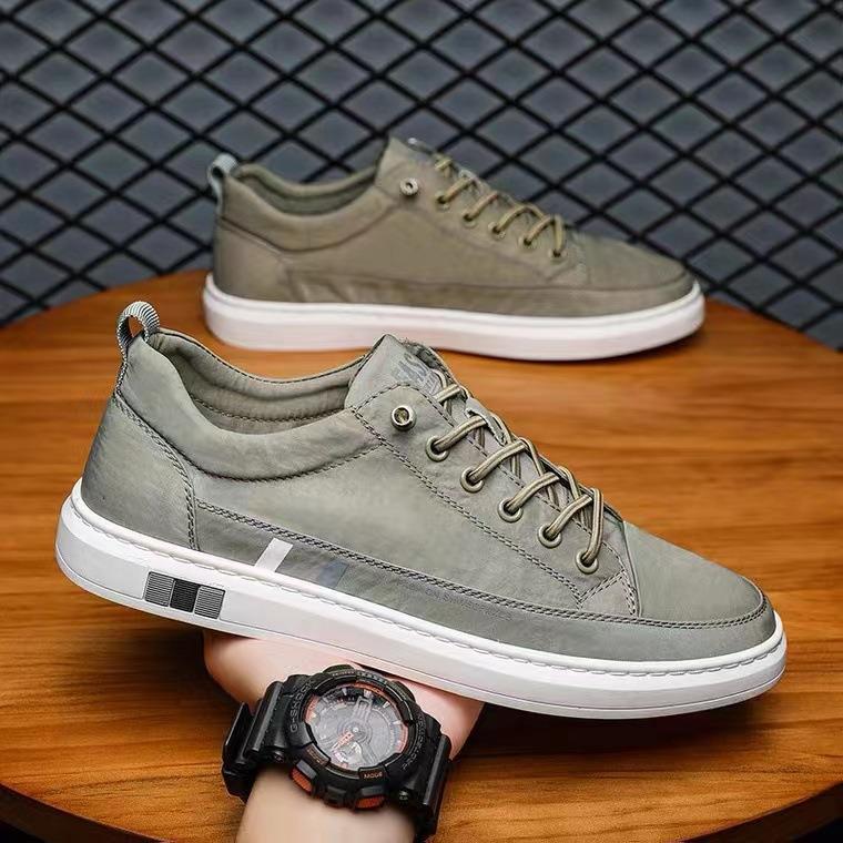 Výrobce 2024 nové prodyšné pánské boty s plochou podrážkou černé plátěnky trendy všestranné nazouvací ležérní boty pánské