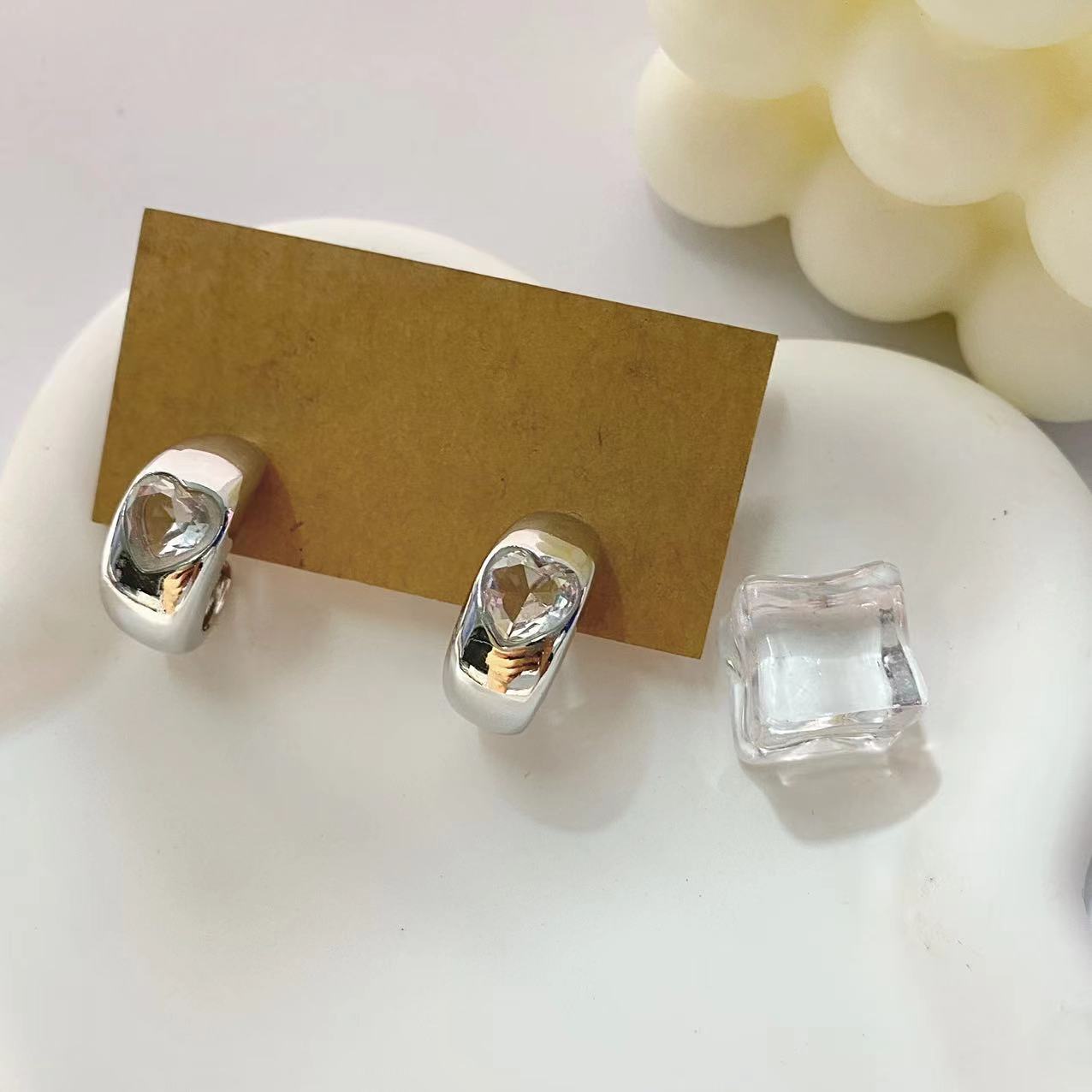 Cold style, fashionable C-shaped zircon stud earrings, niche design, high-end earrings, temperament, light luxury, personalized earrings