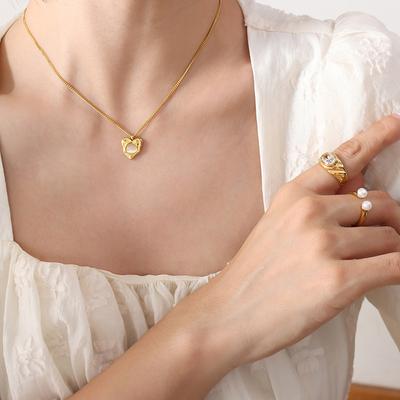 Hong Kong-Style Neutral Style Design Sense Temperament Retro Light Luxury Heart-Shaped Inlaid Opal Pendant Necklace Gold-Plated Collarbone Chain