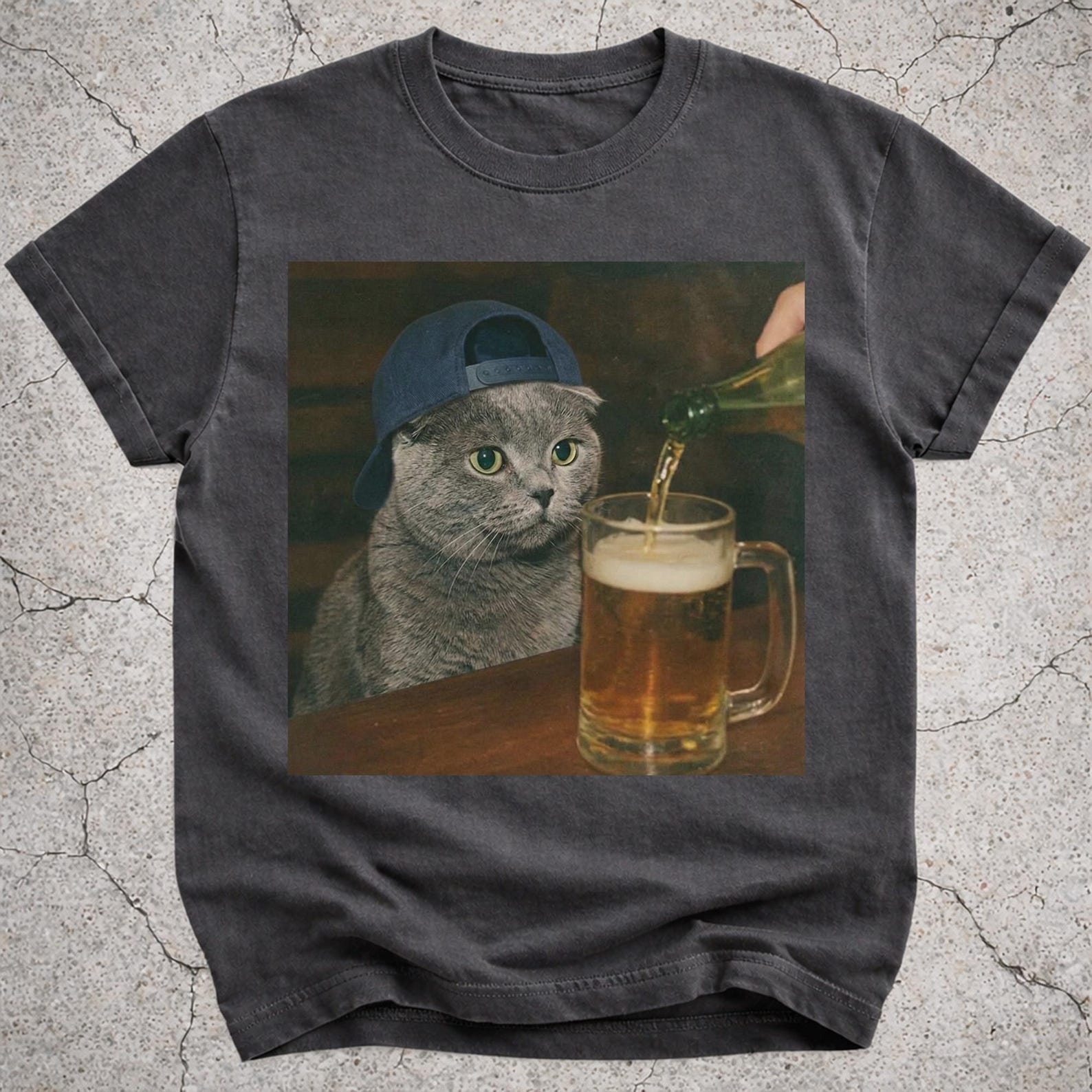 Funny Scottish Fold Drinking Beer Shirt, Vintage Cat Meme Graphic Tee, Retro Scottish Fold Gift for Cat Mom Dad, Beer Lover Cat Shirt 4XL