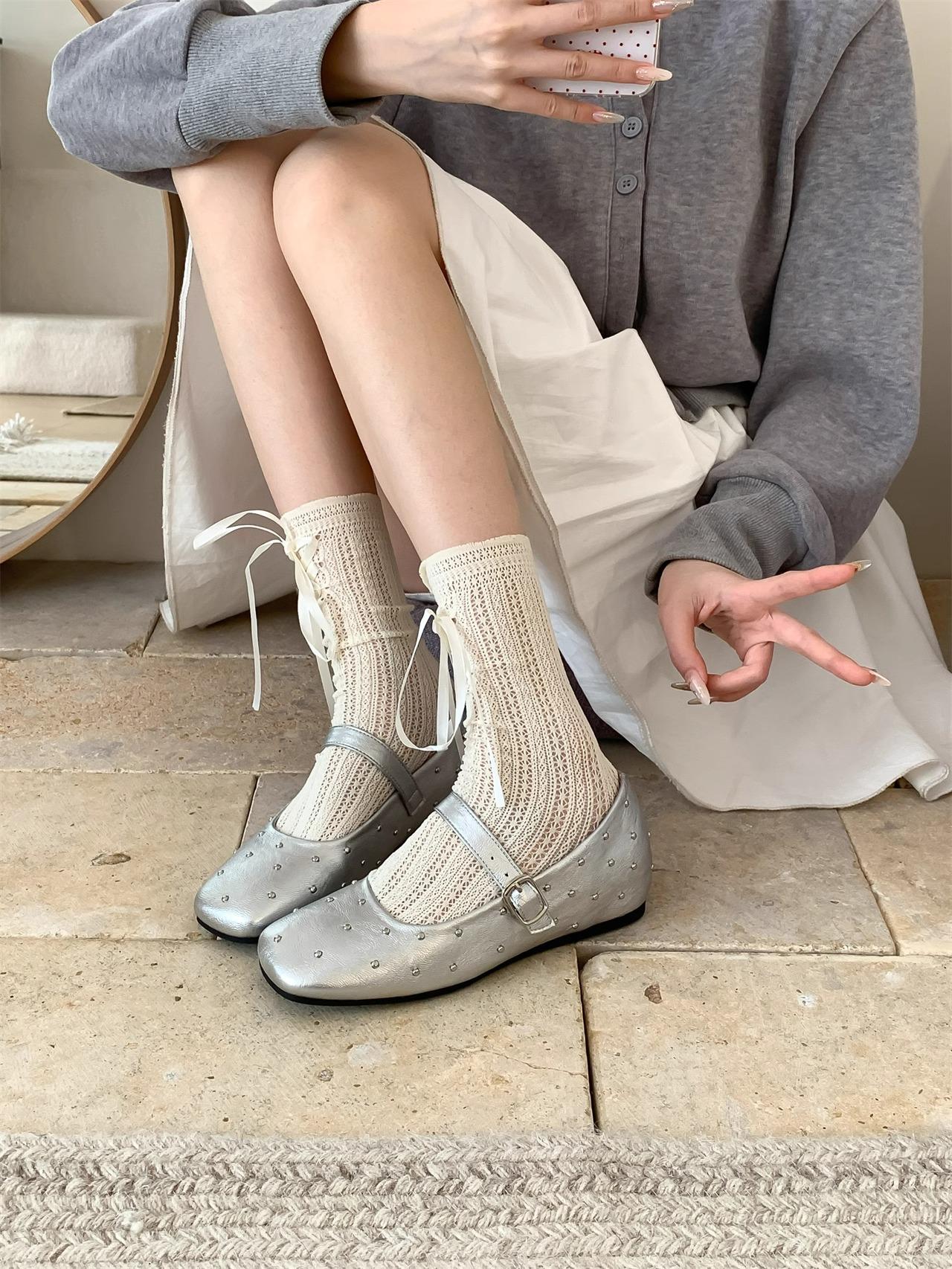 

Туфли Мэри Джейн красного цвета с заклепками, женские, весна 2025, новые туфли с квадратной головкой и неглубоким горлом, однотонные туфли с плоской подошвой, одно слово с маленькими кожаными туфлями 40