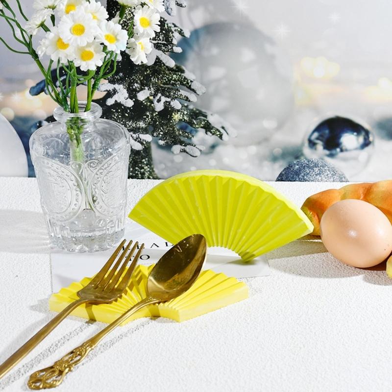 Easy To Clean Multifunctional Fan Shape Silicone Mold for Individualized Heat Resistant Trays and Decorative Pieces