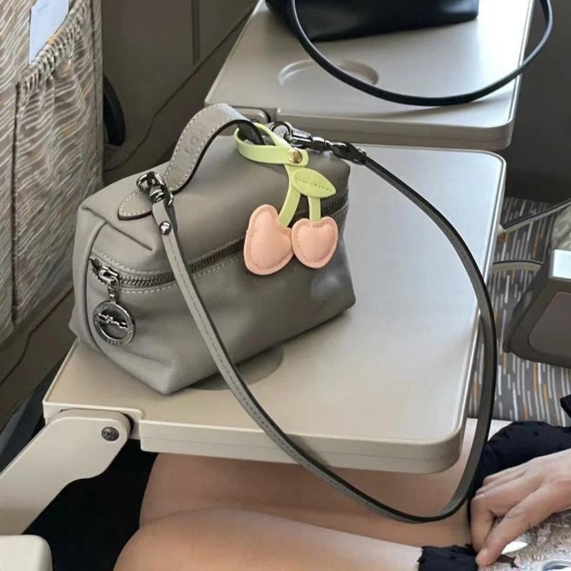 3D Cherry Keychain Charm Bag Accessory Fashionable PU Leather Fruit Shape Key Ring Ornament for Women Handbag Decoration