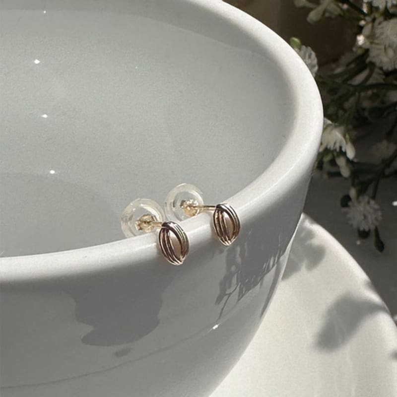 Youngglow 14k Petal Piercing Earrings