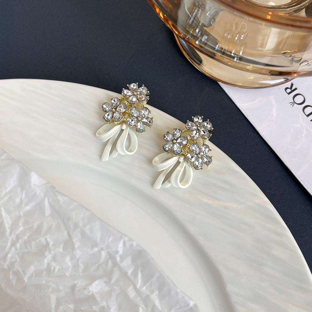 Super Fairy Sweet Flower Stud Earrings Light Luxury White Bow Ribbon Fringed Earrings Exquisite Niche Earrings