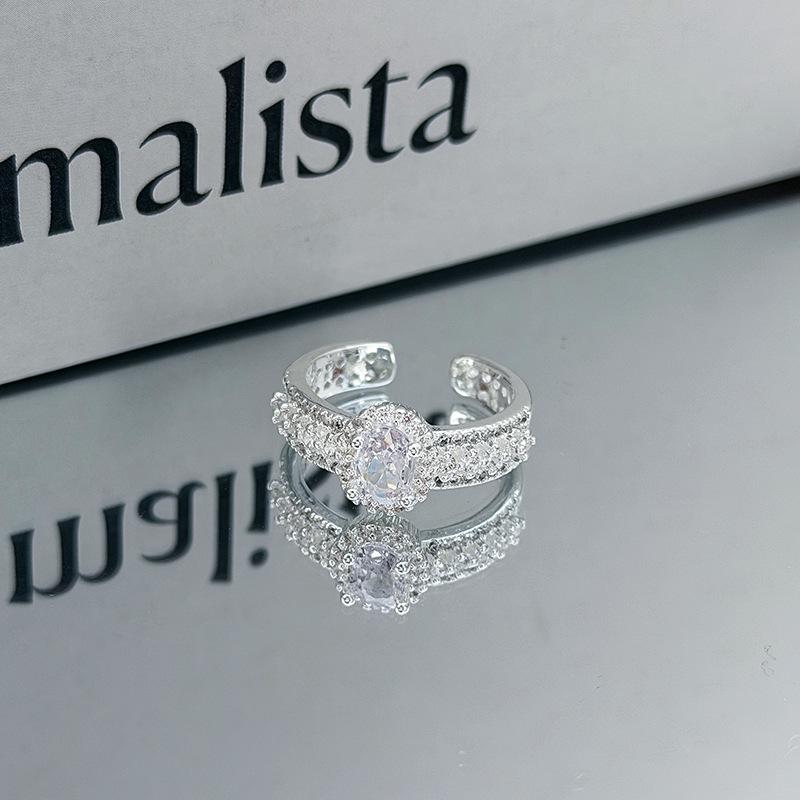 Leichter Luxus Wunderschöner Voll-Diamant Hohl Retro Graviert Offener Ring Geometrisches Muster Stapelbar Tragen Nische High-End Ring Frau