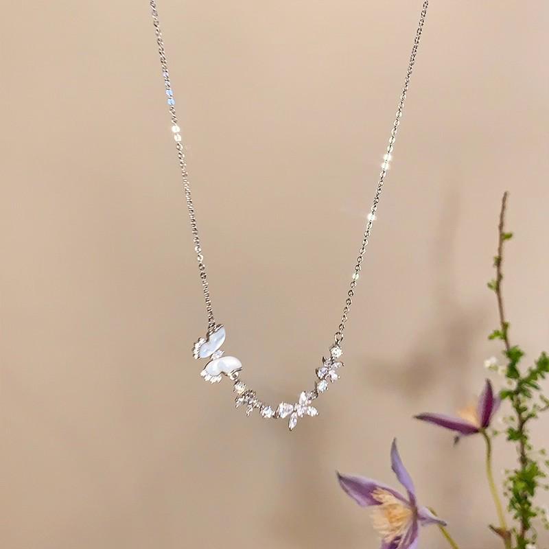 Exquisite Women s White Mother-of-Pearl Butterfly Necklace: Light Luxury Zircon Clavicle Choker
