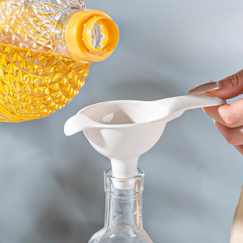 Simple and Practical Kitchen Funnel Oil Drain Large-diameter Plastic Funnel Liquid Oil Funnel Oil Can Drain