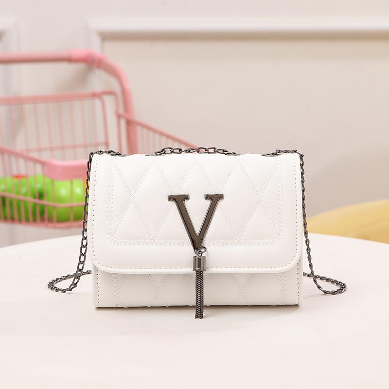 The New Diamond Classic Small Square Bag Is a Fashionable and Versatile One-shoulder Messenger Women's Bag.