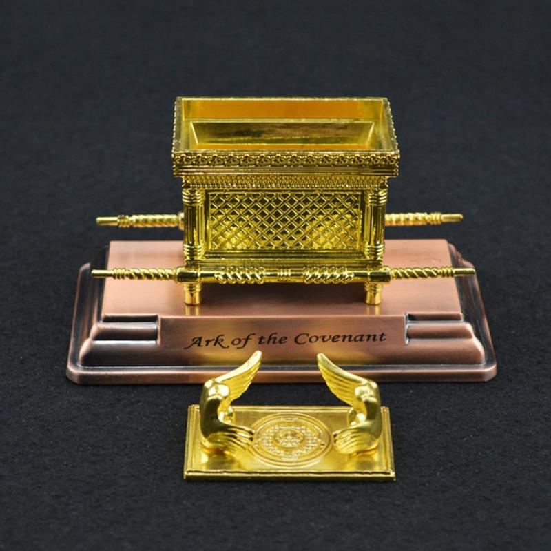 Die Replik der Bundeslade-Statue vergoldet mit Inhalt der Arche Aaron Rod