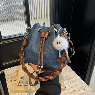 Kordelzug kleine Tasche Damen Schulter Umhängetasche 2025 Frühling neu vielseitig ins ausländische Denim Bucket Bag Tide