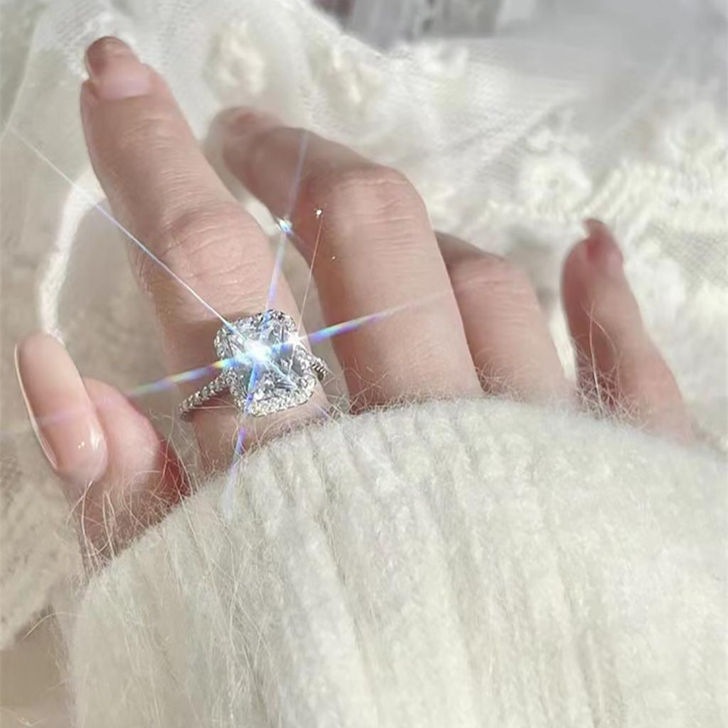 Niche Design High Carbon Diamond Rock Sugar Ring Female Tide Light Luxury High Sense Temperament Versatile Sweet Gift Heavy Industry