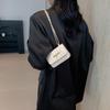 Korejská verze diamantové jednobarevné řetízkové malé čtvercové kabelky letní nová trendy módní kabelka přes rameno jednoduchá a módní dámská crossbody kabelka