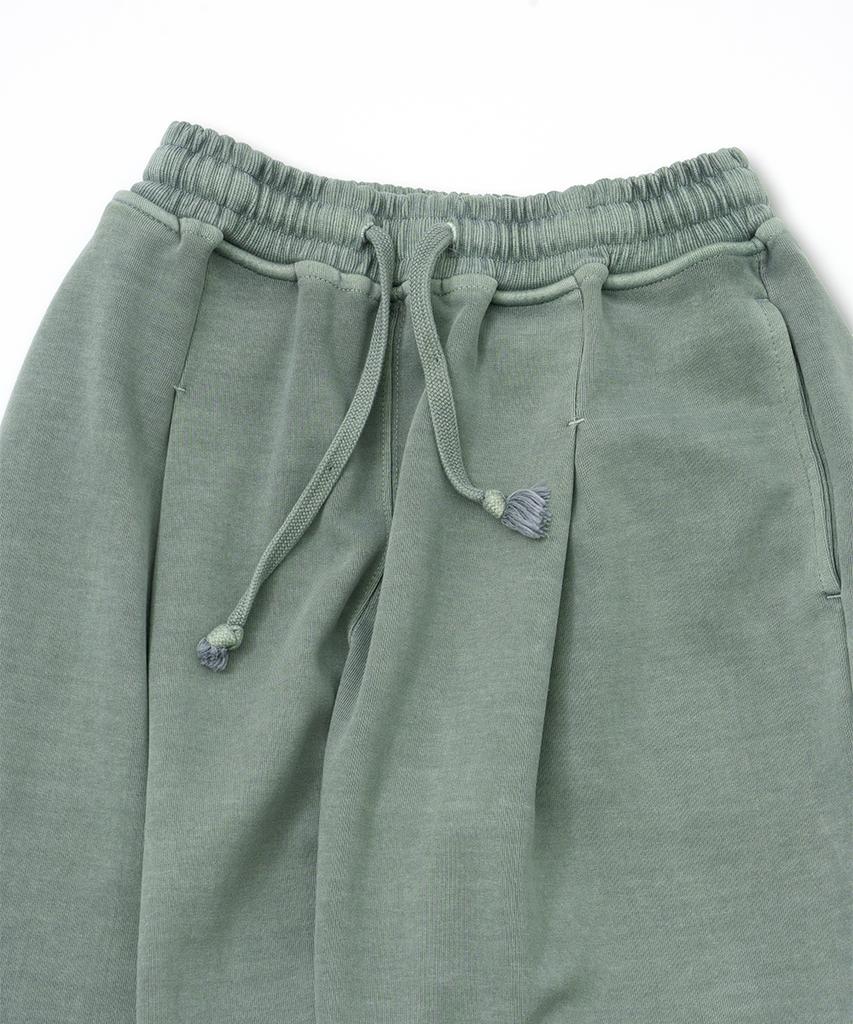 HOOVES Pigment-Dyed One-Pleat Sweatpants [Khaki]