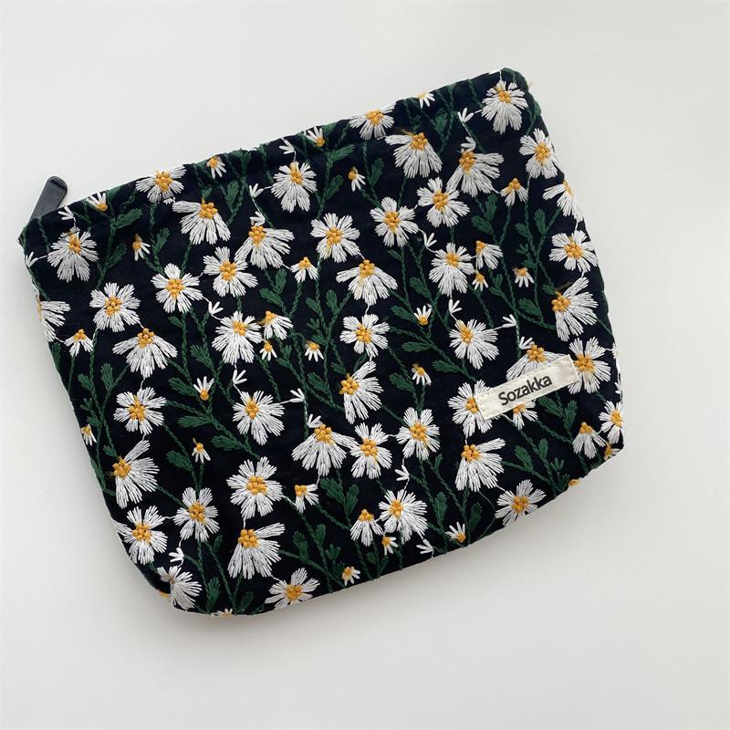 Capacity Large Portable Pen Bag Small Fresh Embroidery Daisy Makeup Style Bag