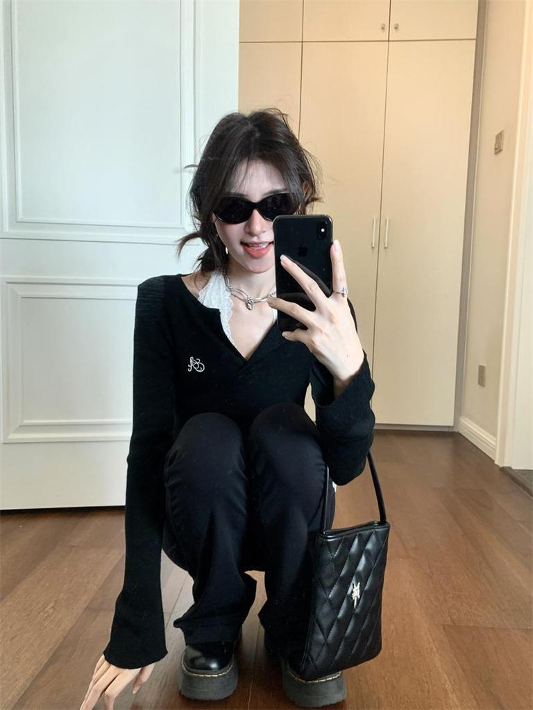 Pull noir amincissant à manches longues pour femme, brodé, chic, doux et épicé, pour le début de l'automne