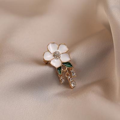 Camellia Tassel Brooch High-end Women's Elegance Light Luxury and Exquisite Brooch Anti-glare Clasp Pin Accessory