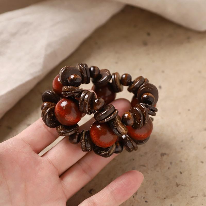 Female Bohemian Retro Coconut Shell Bracelet with Ethnic Style Beaded Charm Bracelet