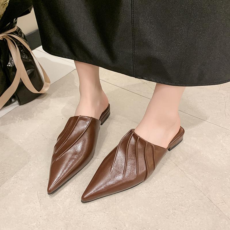 

In the summer of 2024, the new pleated design feels cool, slippers for women with pointed heads and thin flat bottoms, and half slippers for women to 40 коричневий