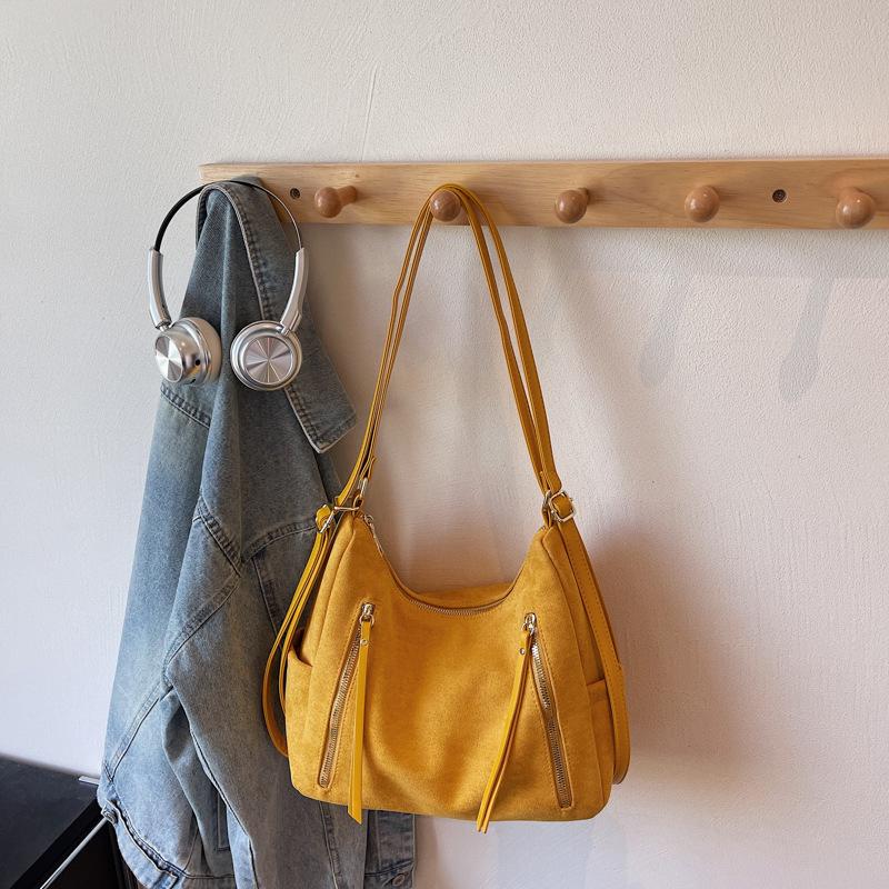 Large capacity bag women's summer foreign style 2025 new matte retro shoulder messenger bag casual commuter tote bag