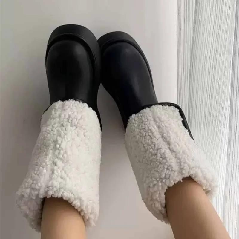 

Модные женские сапоги на платформе, высокие сапоги из замши, на плоской подошве, меховые, модные теплые туфли для женщин, тренд 2025 года, новые короткие плюшевые удобные мотоциклетные сапоги Mujer 40 чёрный