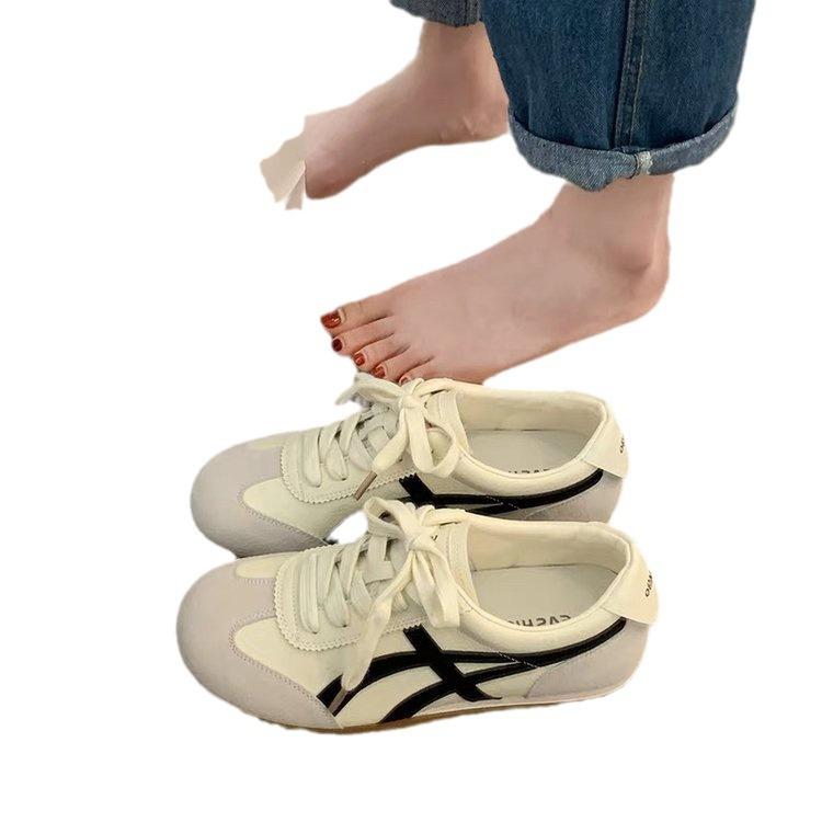 Internet celebrities show thin casual moral training flat-soled leather surface white shoes women's 2025 autumn new versatile soft-soled non-slip bo
