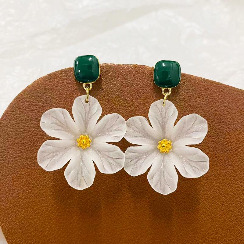 White Flower Earrings For Women, Niche Design High-End Earrings, Fresh Temperament Versatile Earrings