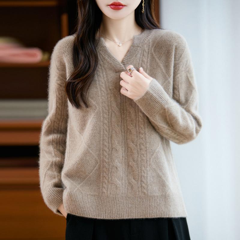 The New V-neck Twist Pullover Sweater for Autumn and Winter Is A Loose and Laid-back Style for Women, Paired with A Soft and Soft Knitted Top