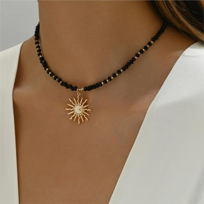 Smooth Vintage Golden Metal Thin Choker Retro Necklace for Women Trendy Sun Pendant Necklace Torques Summer Neck Chain