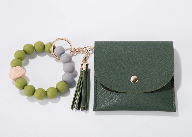 Food Grade Keychain Bracelet Silicone Wallet With Wood Bead and Wallet Women's Key Chain Bangle With Tassel and Purse