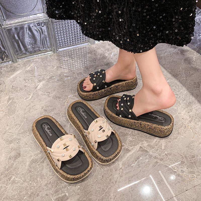 Ultra-light and ultra-soft ins trendy shoes, high-value slippers, women's Korean version of non-slip beach wear 2025 new fashion chair