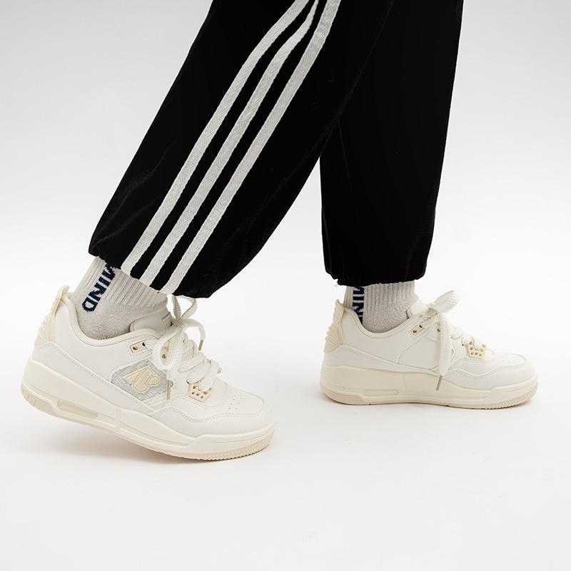 Belle student sports board shoes autumn and winter new thick soles heightened lightweight casual thick soles 35