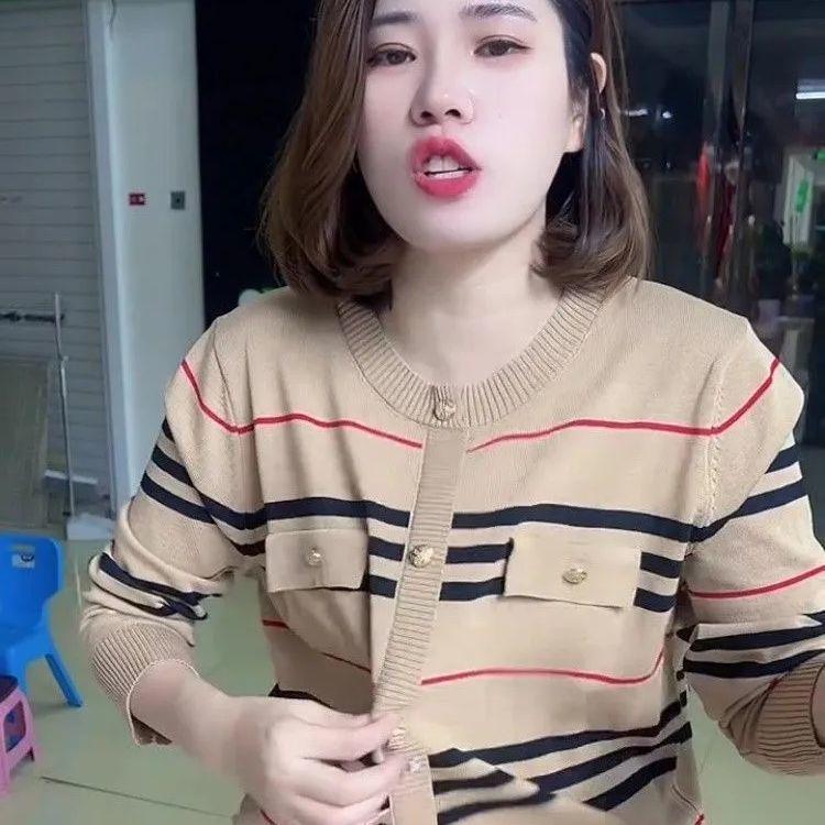 

Стильный полосатый свитер с круглым вырезом и длинными рукавами 4XL (146-155 lbs)