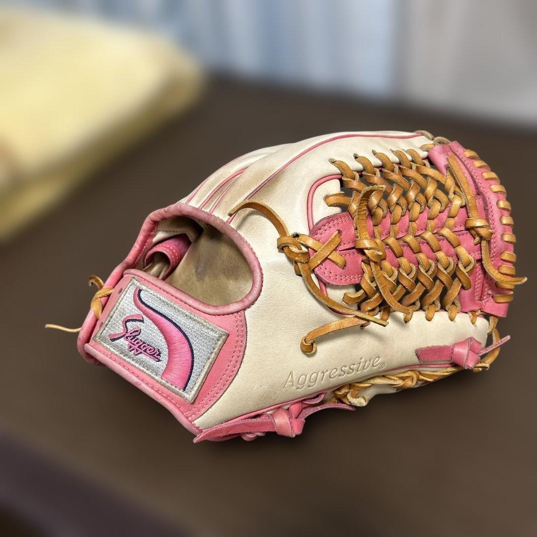 Used Slugger Softball Glove White Pink