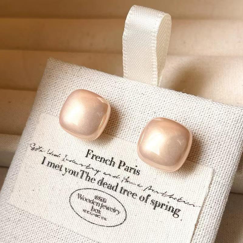 Elegant French Retro Floral Pearl Earrings - Geometric, Versatile, High-End Design for Women