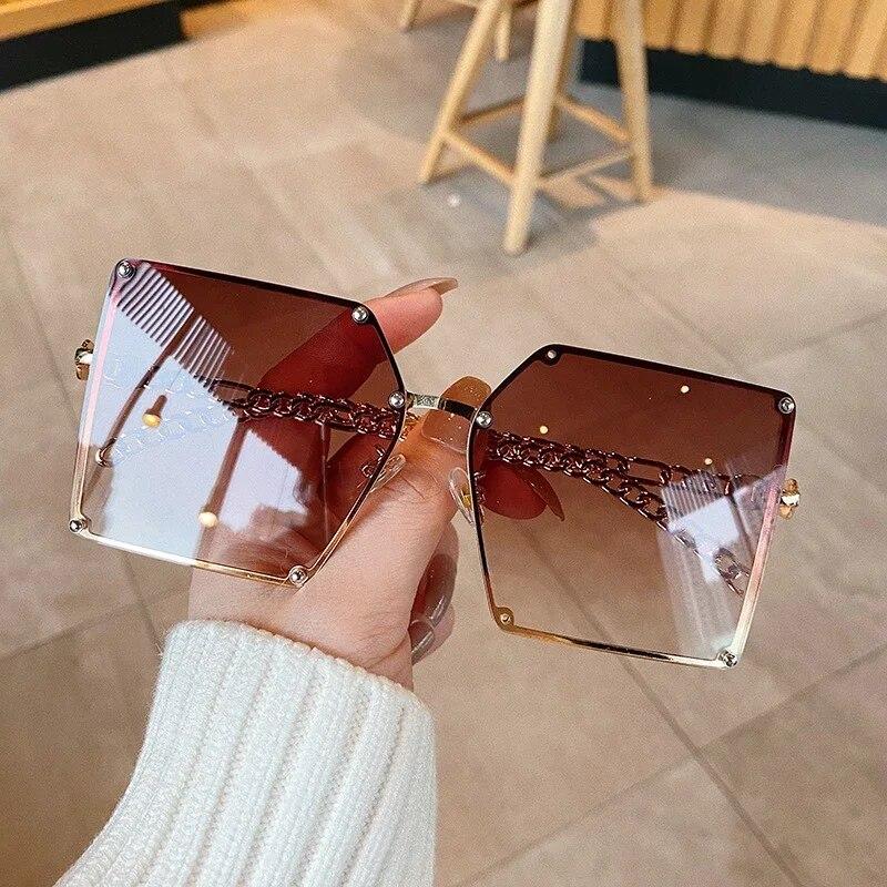 2025 neue Mode Oversize Gradienten Sonnenbrille Für Frauen Vintage Legierung Kette Rahmen Niet Quadrat Sonnenbrille Weibliche Elegante Shades