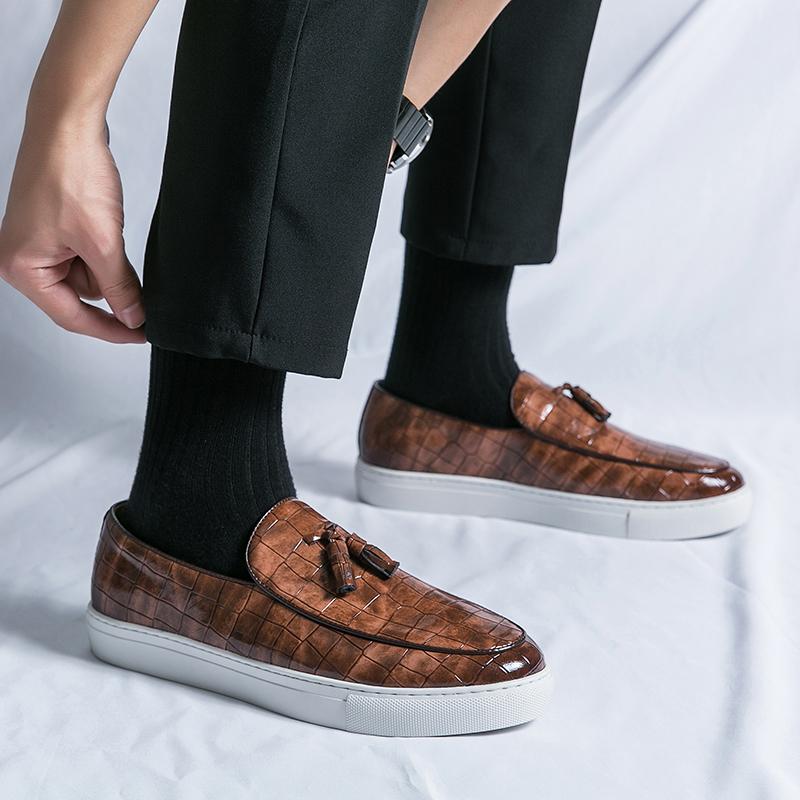 Classics Men Loafers Slip On White Wedding Men Shoes Casual Man Dress Men Fashion Moccasins Business Luxury Leather Shoes Men