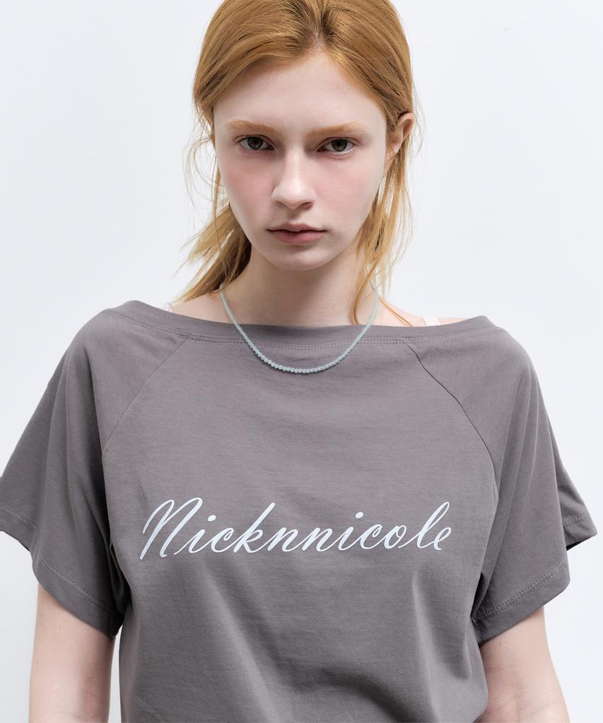 Nigaennikol Raglan Lettering Top_Charcoal