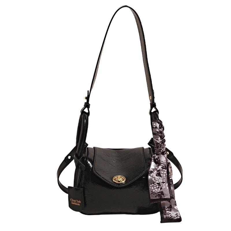 

High-end niche bag women s new summer versatile commuter messenger bag single shoulder underarm pillow bag чорний