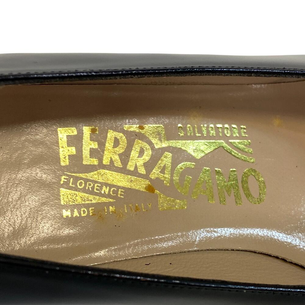 Salvatore Ferragamo Patent leather pumps black Patent leather Women Used