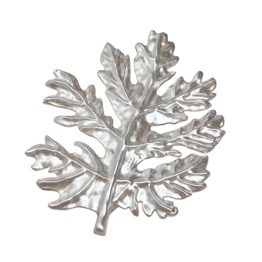 Vintage Long Leaf Pin Corsage Ornament Metal Glossy Brooch Maple Leaf Brooch  Western-style Clothes