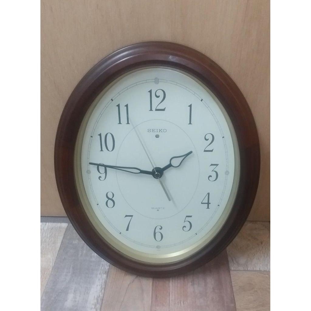 Used SEIKO Wall Clock Quartz Wooden Frame Oval Luminous