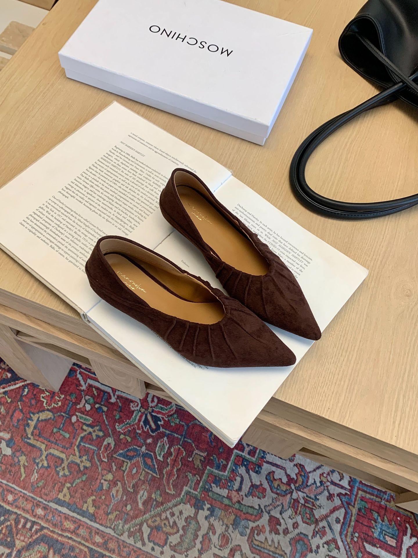 

Spot suede 2025 spring and summer sexy pointed pleated soft women s single shoes shallow mouth commute late evening breeze 36 кавовий