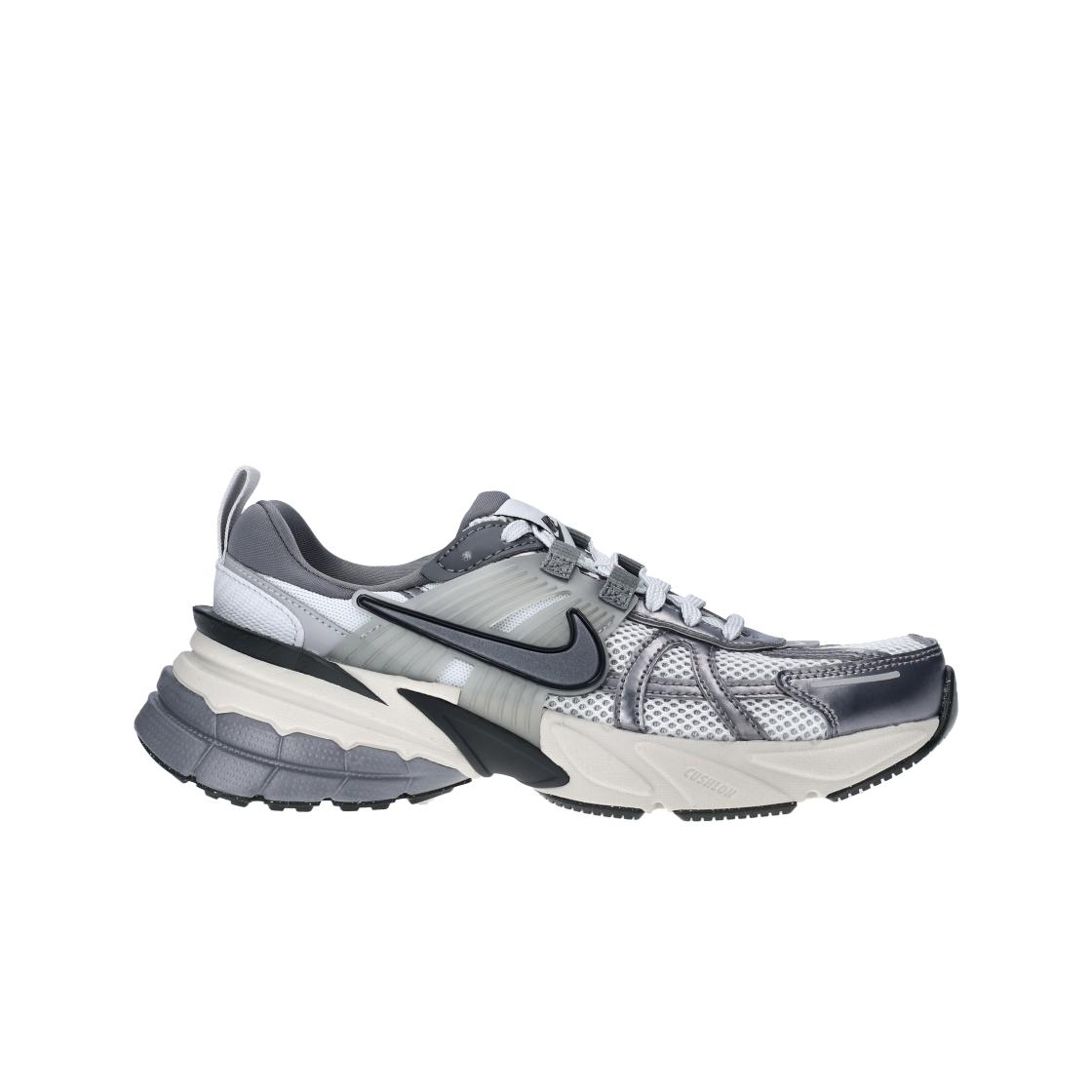 Nike V2K Run Pure Platinum Wolf Grey Damen-Sneaker Cool-Grey Metallic-Cool-Grey FD0736-003 35.5
