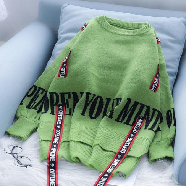 Женский вязаный свитер с длинными рукавами и буквенным декором — фото 8