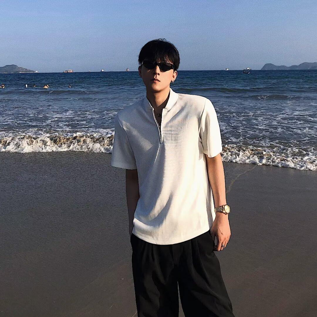 

Летняя мужская футболка в китайском стиле с воротником на пуговицах, нишевый дизайн, с высоким воротником, из ледяного шелка, темная, мужская, с рукавом до локтя, контроль 2XL белый