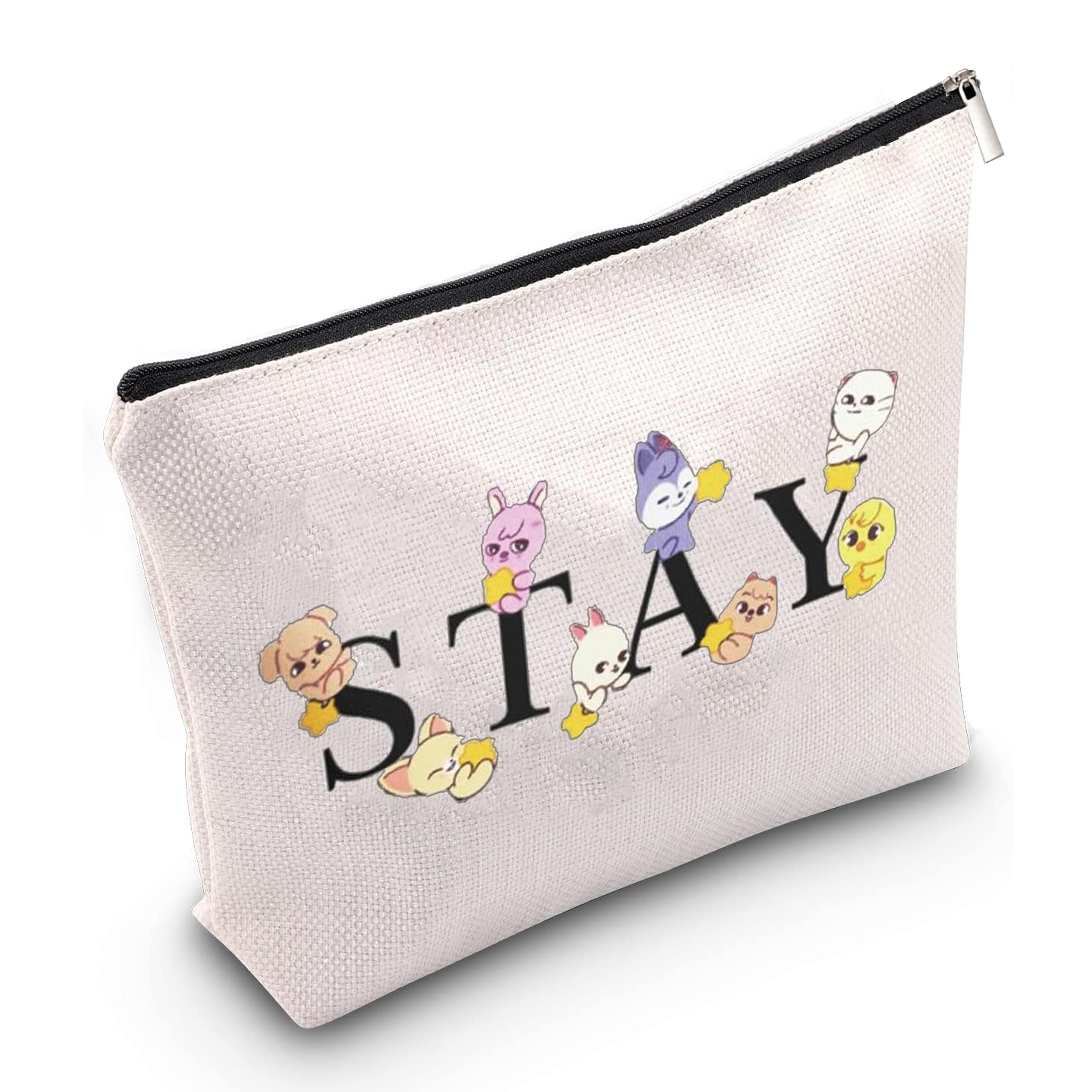 Косметичка Stay Fandom Группа KPOP SKZ Подарок для фанатов Персонаж STAY Косметичка Материал: Полиэстер 17.78cm X 22.86cm