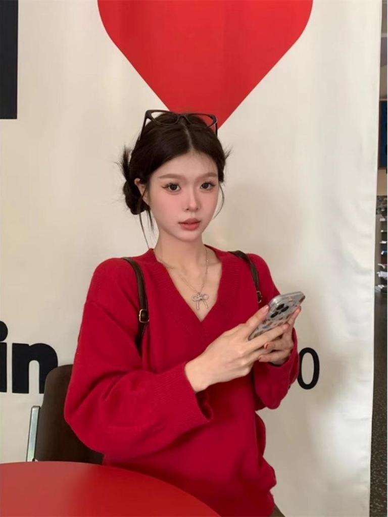 Song Zheng En Women's Lazy Style Red V-Neck Sweater - Soft, Loose Knitwear for Autumn/Winter
