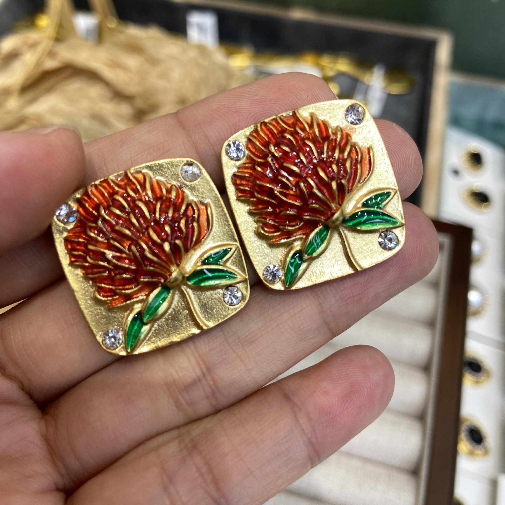 

The Same Light Luxury Square Copper Old Relief Flower Earrings Retro Fashion High Sense Earrings Medieval Earrings Women